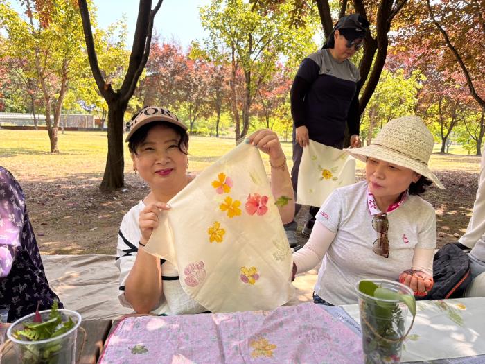 ▲ 자연과 함께 수원 길 따라, 걸음 따라 -수원여성 속으로 